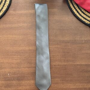 Elegant Kenneth Cole Gray Men's Tie